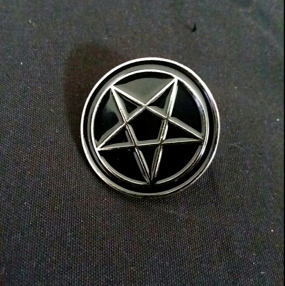 Pentagram/Pentacle Brooch - Picture 1 of 1